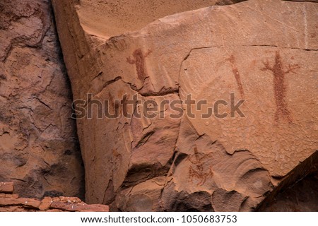 Native American Indian ruins Honanki heritage site pictographs drawings paintings Sinagua Mesa Verde Pueblo Archeological Cliff Dwelling