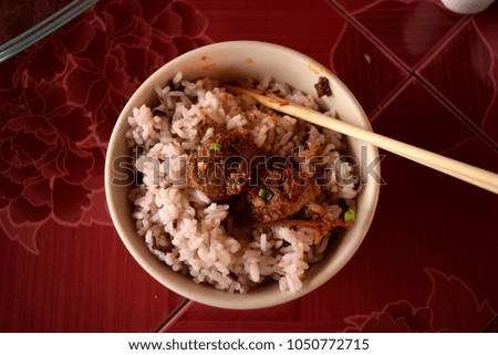 this pic show Rice with Chilli Pork on lunch time