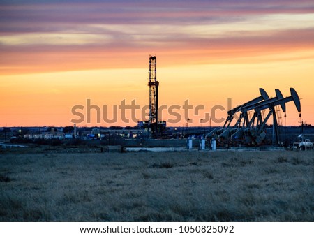 American Shale Gas - Drilling Rig Royalty-Free Stock Photo #1050825092