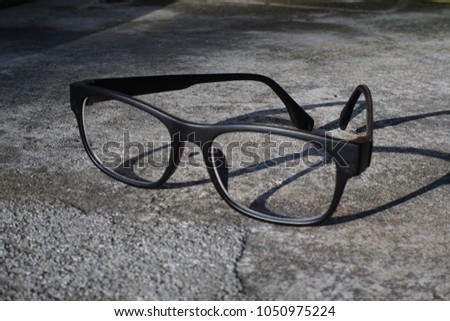 glasses have clip on sunglasses