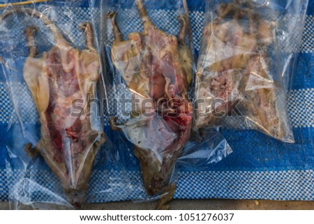 Bandicoot rats was ripped up the internal organs such as See. colon, liver and heart, put it in a clear plastic bag sold in the market.