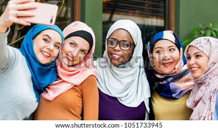 Islamic women enjoy selfie