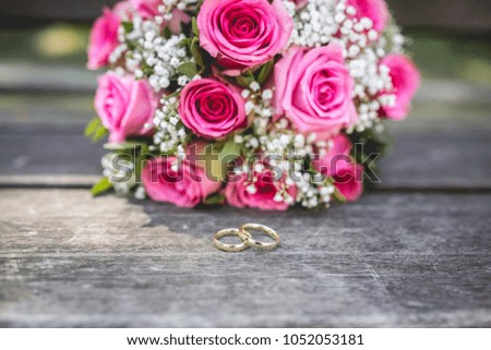 wedding rings and flower bouquet
