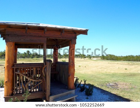 A gazebo at Tom Bennett park in Manatee county Florida