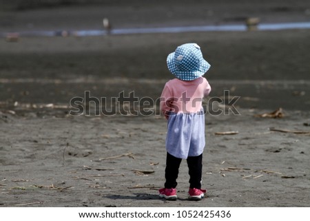 The silhouette of the asian little girl (Taiwanese) stand at the beach. 