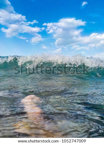Swimming with the waves 