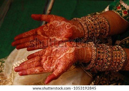 decorated brides hands with henna/mehndi