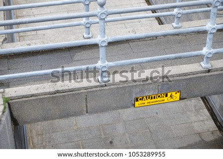 Cycling warning sign