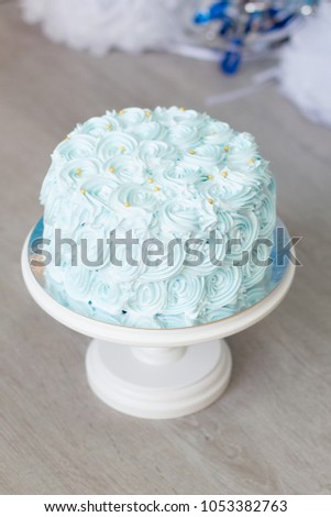Cake of blue color
