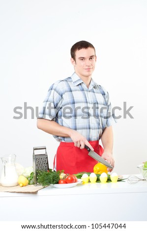 portrait of a man, cut vegetables, make meal