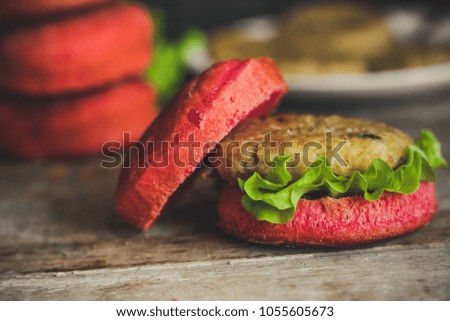 burgers pink (sandwiches) dough with juice beets