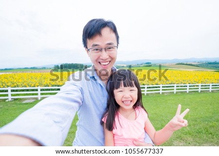 father and daughter selfie happily in Hokkaido SunFlower Field