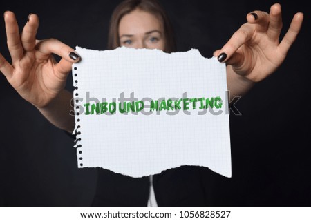 In the hands of a businessman a scrap of paper with the inscription:INBOUND MARKETING