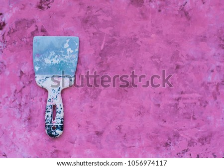 Spatula on a pink background, putty