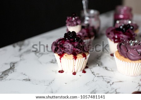 Lilac capcake with jam