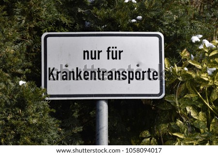 Information sign: "nur für Krankentransporte = only for patient transport