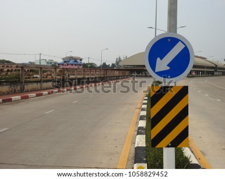 
Left traffic sign