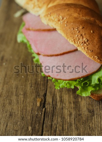 sandwich with lettuce and ham
