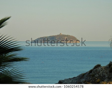 Diamante - L'Isola di Cirella vista dal litorale la mattina presto.