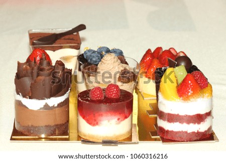 
Many cakes are placed together.