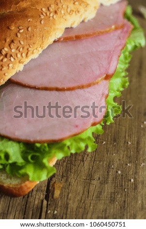 sandwich with lettuce and ham
