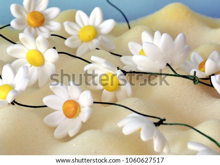 Handmade daises for cake decoration