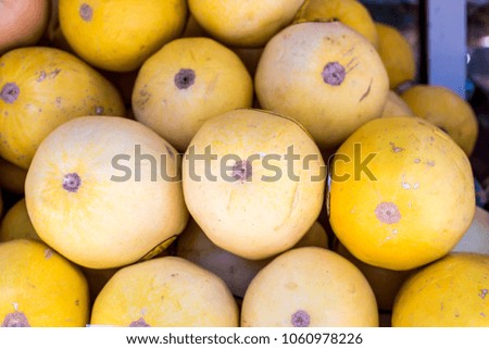 yellow squash at market 