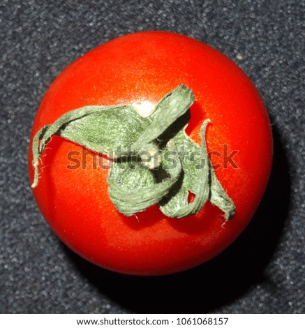 A cherry tomato picture taken from above