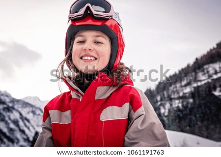 Little Girl who take skiing lessons