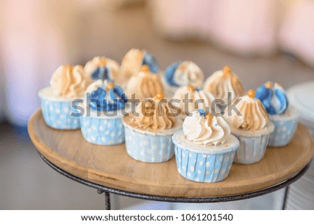 mini cupcake on line buffet in wedding party