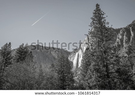 black and white picture of bridal veil falls at Yosemite Park 