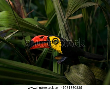 toucan of wood in nature, animals that our grandchildren will know