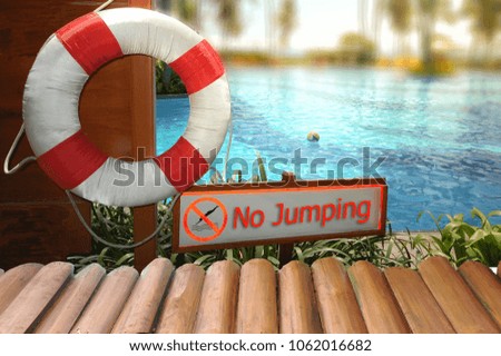 Warning sign for using the pool.