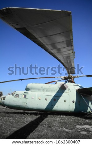 Picture of a gray helicopter with a large propeller