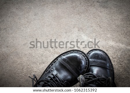 Feet wearing black boots,Fashion design,Itching