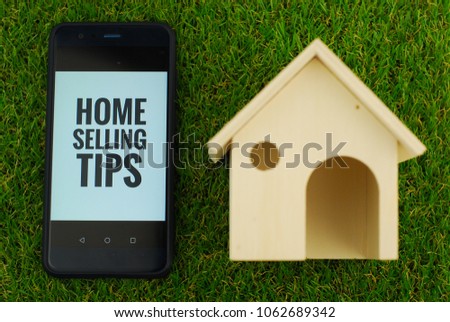 Smartphone with text home selling tips