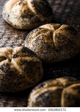 Buns with poppy seeds