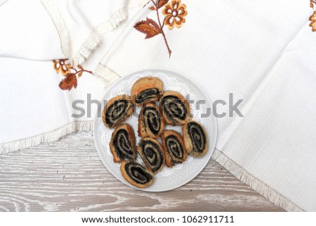 Buns with poppy seeds