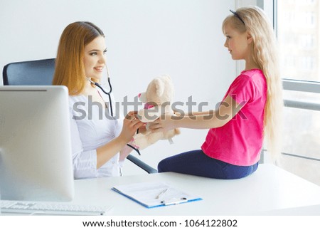 Doctor examining a child girl in a hospital