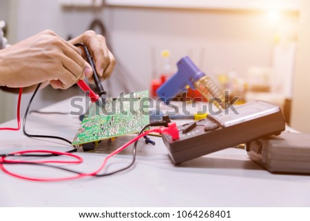 Close up of the hand men hold tool repairs electronics manufacturing Services,Repair of electronic devices, tin soldering parts.