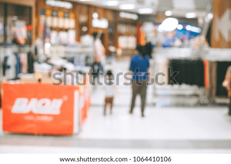 Blurred image  abstract people shopping in supermarket interior for background