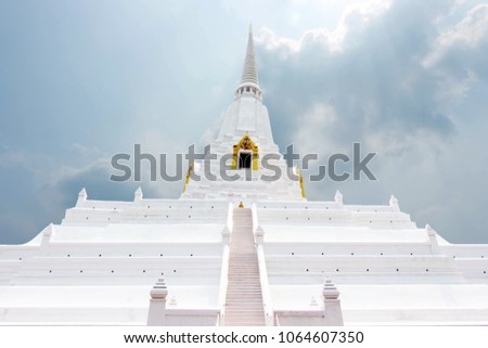 Golden Mountain Pagoda (Chedi Phukhao Thong) in ayutthaya,Thailand.