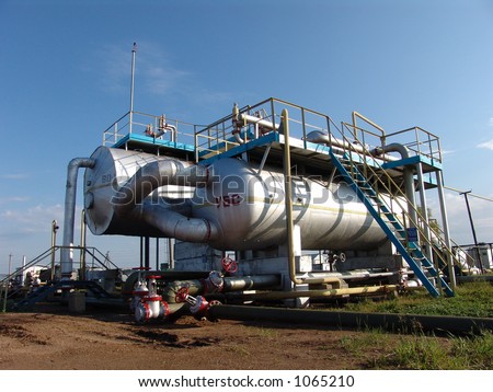 Oil pump station