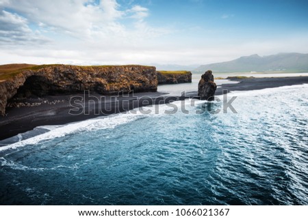 View on Kirkjufjara beach and Arnardrangur cliff. Location Myrdal valley, Atlantic ocean near Vik village, Iceland, Europe. Scenic image of amazing nature landscape. Discover the beauty of earth.
