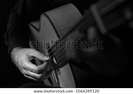 guitarrist hand playing guitar