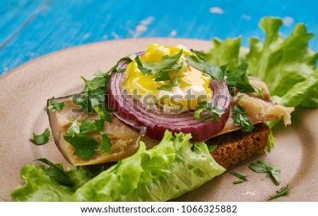 Sol over Gudhjem - Danish dish, an open sandwich with rugbrod, smoked herring, chives and a raw egg yolk, Danish cuisine