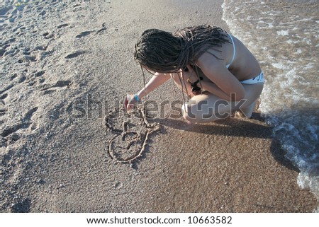  girl draws on sand