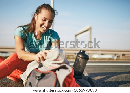 Image of a female jogger getting ready for a run. 