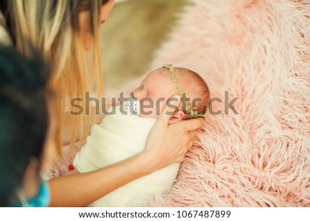 backstage of the shooting newborns. Photographer and child.