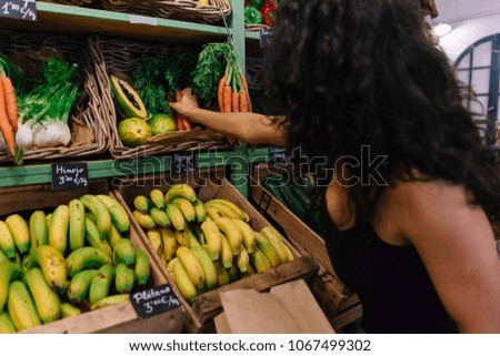 woman buying carrots in the super market